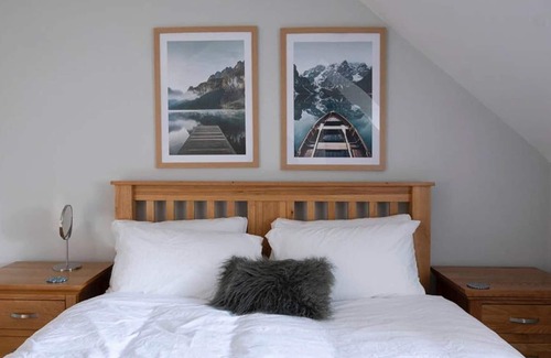 Scunthorpe House | Pass the Keys | Entire House sleeps 6 I Pass The Keys