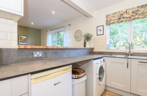 Shipley Apartment | Pass the Keys | Family Friendly home in Baildon Court-Free Parking