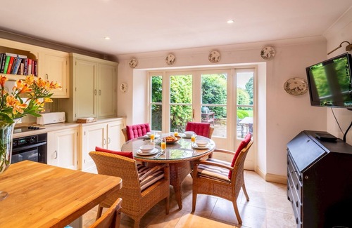 Whichford House | Pass the Keys | Spacious Country Retreat | Stunning Cotswold Views