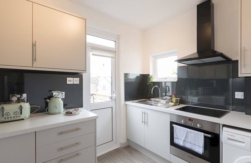 Leigh-on-Sea Apartment | Pass the Keys | Cosy Flat in Leigh | Sea View