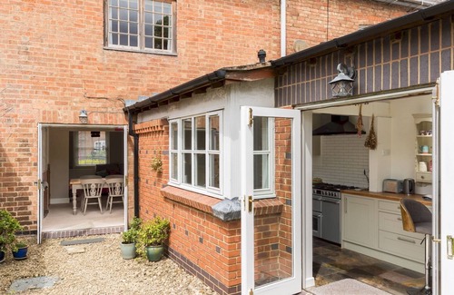 Tiddington House | Pass the keys | Historic 2 Bed in Tiddington