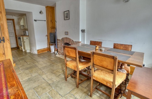 Lincoln House | Pass the Keys | Historic House with Cathedral Views