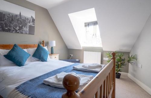 Cheltenham House | Pass the Keys Lovely 4 bedroom family home with garden parking