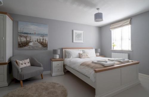 Cheltenham House | Pass the Keys Lovely 4 bedroom family home with garden parking