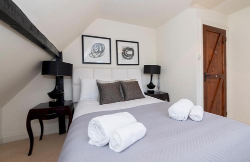 Henley House | Pass the Keys Luxurious Country House with Cinema Games Room