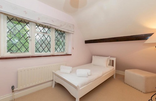 Henley House | Pass the Keys Luxurious Country House with Cinema Games Room