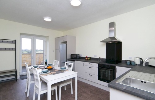 Trearddur Bay Apartment | Pass the Keys | Modern Apartment near the Beach with free parking