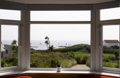 Trearddur Bay Apartment | Pass the Keys | Modern Apartment near the Beach with free parking