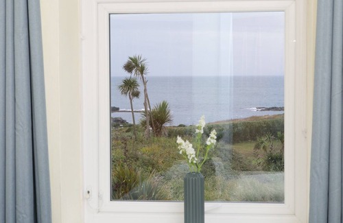 Trearddur Bay Apartment | Pass the Keys | Modern Apartment near the Beach with free parking