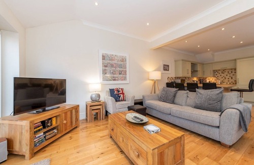 Reading House | Pass the Keys | Modern 3 Bedroom with Garden in Reading