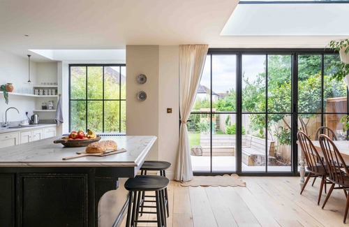 Watford House | Pass the Keys | Modern 5-Bedroom Luxury Home in Watford | Close to Harry Potter Studios | FREE Parking