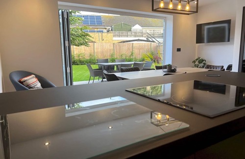 New Romney House | Pass the Keys | New Ivy Cottage Wonderful Beaches and Golf Courses
