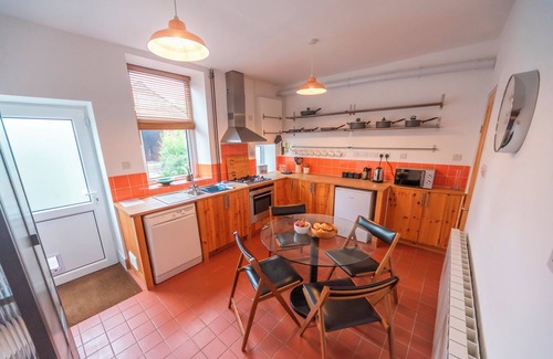 New Mills House | Pass the Keys | Pet & Cycle Friendly Garden Home in New Mills