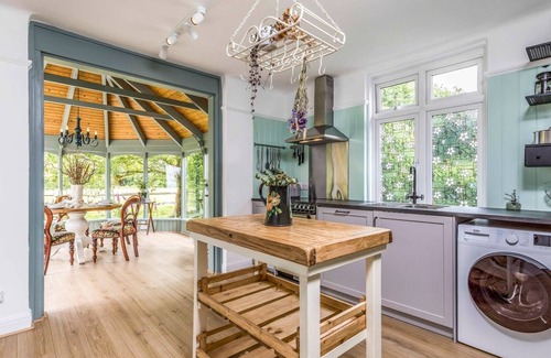 Birdham House | Pass the Keys | Pretty Three Bedroomed home near the Beach