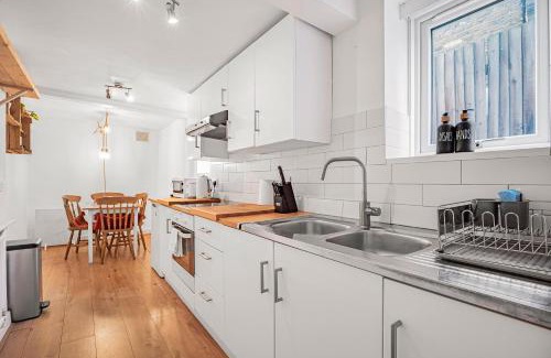 Thurlow Park Apartment | Pass the Keys Private Garden Apartment by Tulse Hill Station
