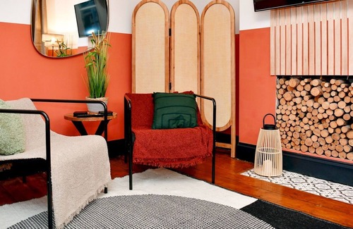 Splott Apartment | Pass the Keys | Quirky 2 Bed Apartment Sleeps 4