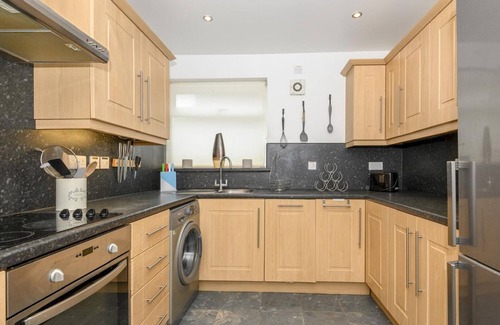 Roundhay Apartment | Pass the Keys | Roundhay Retreat-Family Home next to Roundhay Park