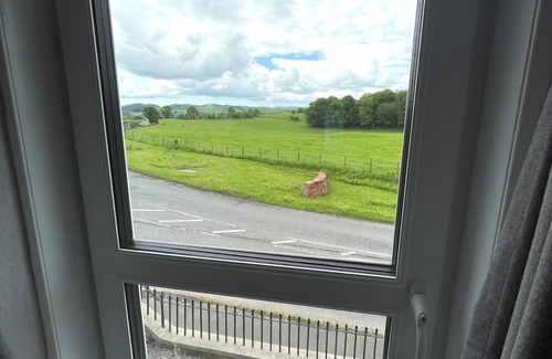 Castle Douglas House | Pass the Keys | Spacious 3BR Cottage in Beautiful Rural Setting