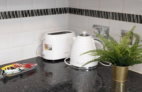 Barnehurst House | Pass the Keys | Spacious 4 Bed House Free Parking Near Station