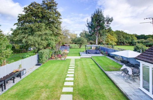 Sandon House | Pass the Keys | Spacious House Near Chelmsford