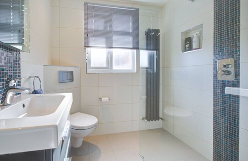 Sandon House | Pass the Keys | Spacious House Near Chelmsford