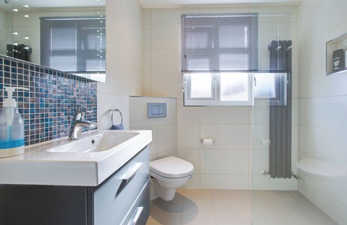 Sandon House | Pass the Keys | Spacious House Near Chelmsford