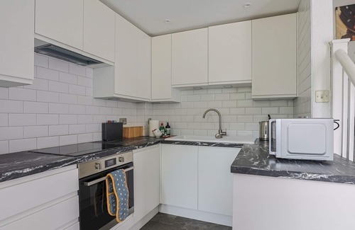 Bray on Thames House | Pass the Keys | Spacious 1-bed Flat with Parking near River Thames