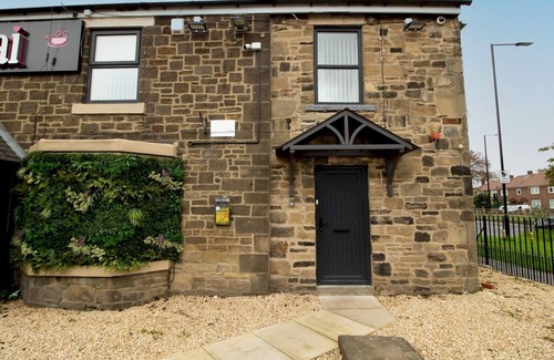 Newcastle-upon-Tyne Apartment | Pass the Keys | Spacious Well Equipped Flat