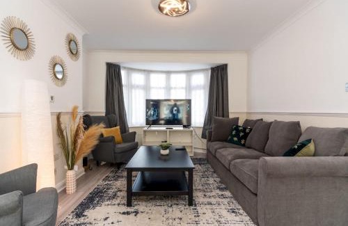 Barnehurst House | Pass the Keys Spacious 4 Bed House Free Parking Near Station