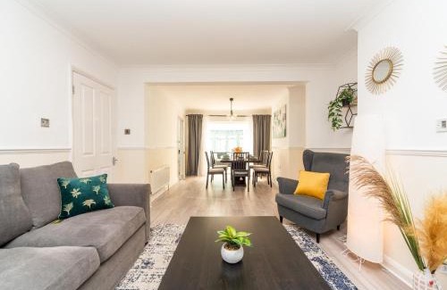 Barnehurst House | Pass the Keys Spacious 4 Bed House Free Parking Near Station