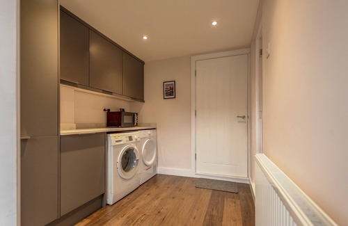 Stafford House | Pass the Keys | Spacious & Homely 3BR Stafford – Ideal Getaway!