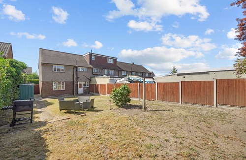 Havering House | Pass the Keys | Spacious Garden Family House - Marks Gate