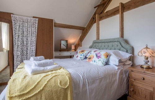The Rhos House | Pass the Keys | Stable Lodge near to Llys y fran Oakwood Bluestone
