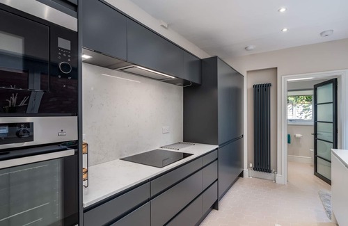 St Albans House | Pass the Keys | Stunning 3 Bedroom Townhouse in Central St Albans
