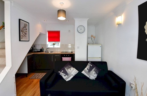 Grangetown House | Pass the Keys | Stylish House with Great location in Canton