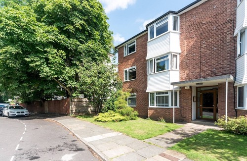 Surbiton Hill Apartment | Pass the Keys | Stylish Apt in quiet cul de sac