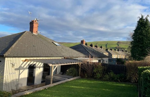 Hayfield House | Pass the Keys | The Cabin Dog Friendly Haven with Hot Tub Sleeps 4