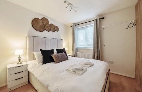 Cowley Apartment | Pass the Keys Trendy 2BR Apartment inc. Parking - Cowley Oxford