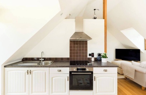 Long Marston Apartment | Pass the Keys | tSicca Lodge, Wyre Lane, CV37 8RQ · 1Bed with Sun Terrace & Parking, Long Marston