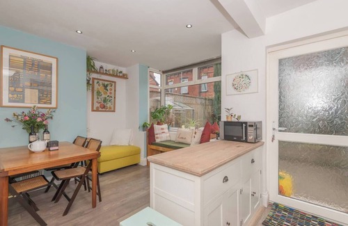 Meanwood House | Pass the Keys | Urban Charm - near Headingley - driveway parking