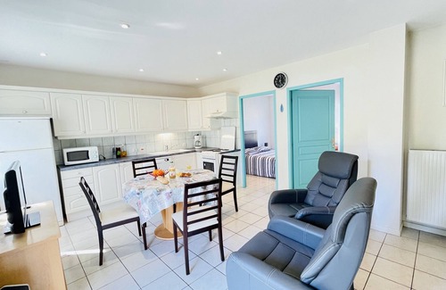Forges-les-Bains Apartment | Pasteur : Charming 2 bedroom flat near the thermal baths