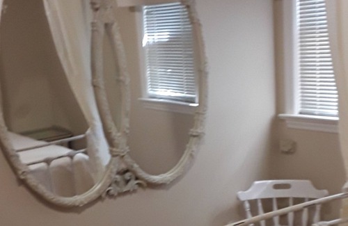 Greensboro Apartment | Pastoral retreat in the middle of Burmil Park, yet minutes from amenities