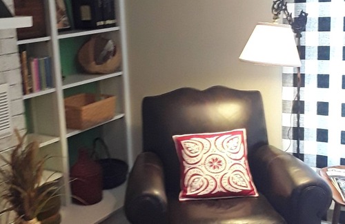 Greensboro Apartment | Pastoral retreat in the middle of Burmil Park, yet minutes from amenities