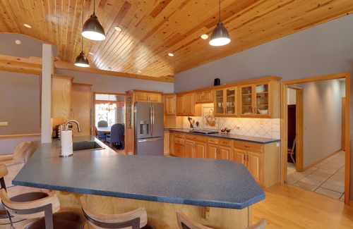 Sierra Pines Cottage | Patio & Forest View: Peaceful Show Low Home