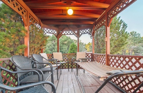 Show Low Apartment | Patio, Grill & Fire Pit: Show Low Escape!