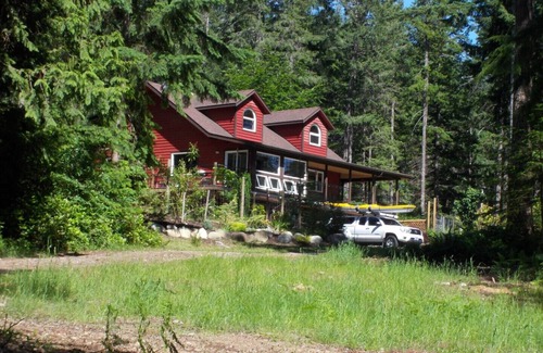 Quathiaski Cove House | Patio Suite at Kingfisher Pond Guesthouse