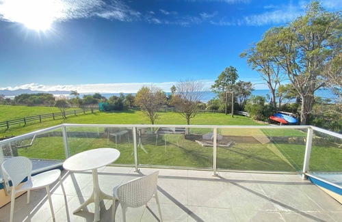 Patons Rock Villa | Paton's Beachfront Villa