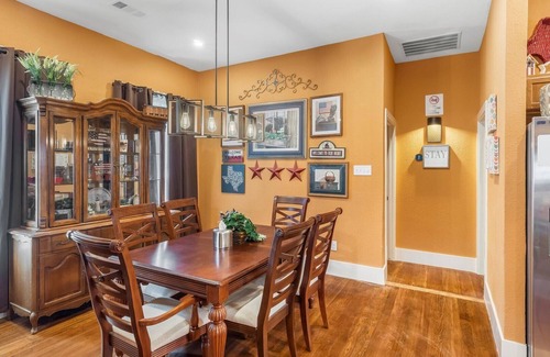 Fort Worth House | Patriot Outpost - Sleeps 8 - Just 3/4 Mile from Stockyards! TCU close by
