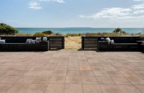 Papamoa Beach House | Pats Place on the Beach
