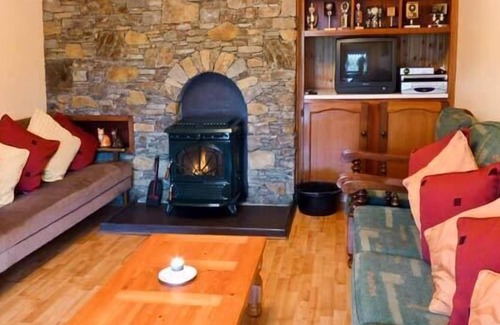 Portmagee Cottage | PATTY'S, pet friendly, with open fire in Portmagee, County Kerry